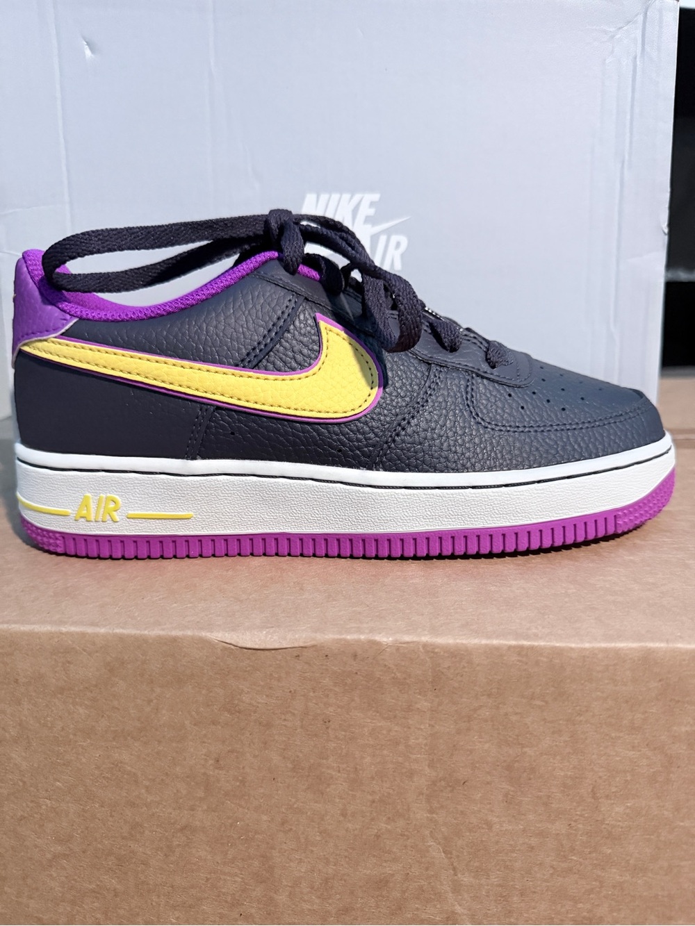 Nike Air Force 1 Low in Purple and Yellow - Picture 5 of 7